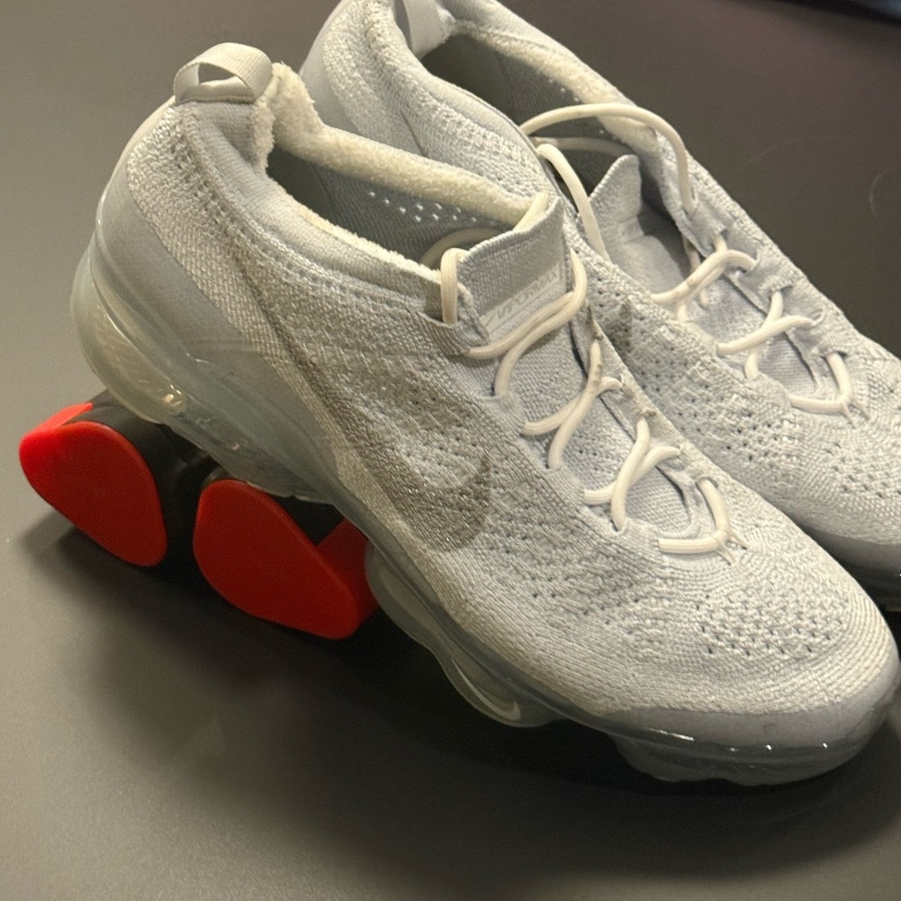 Nike White Sneakers Soft Breathable Design